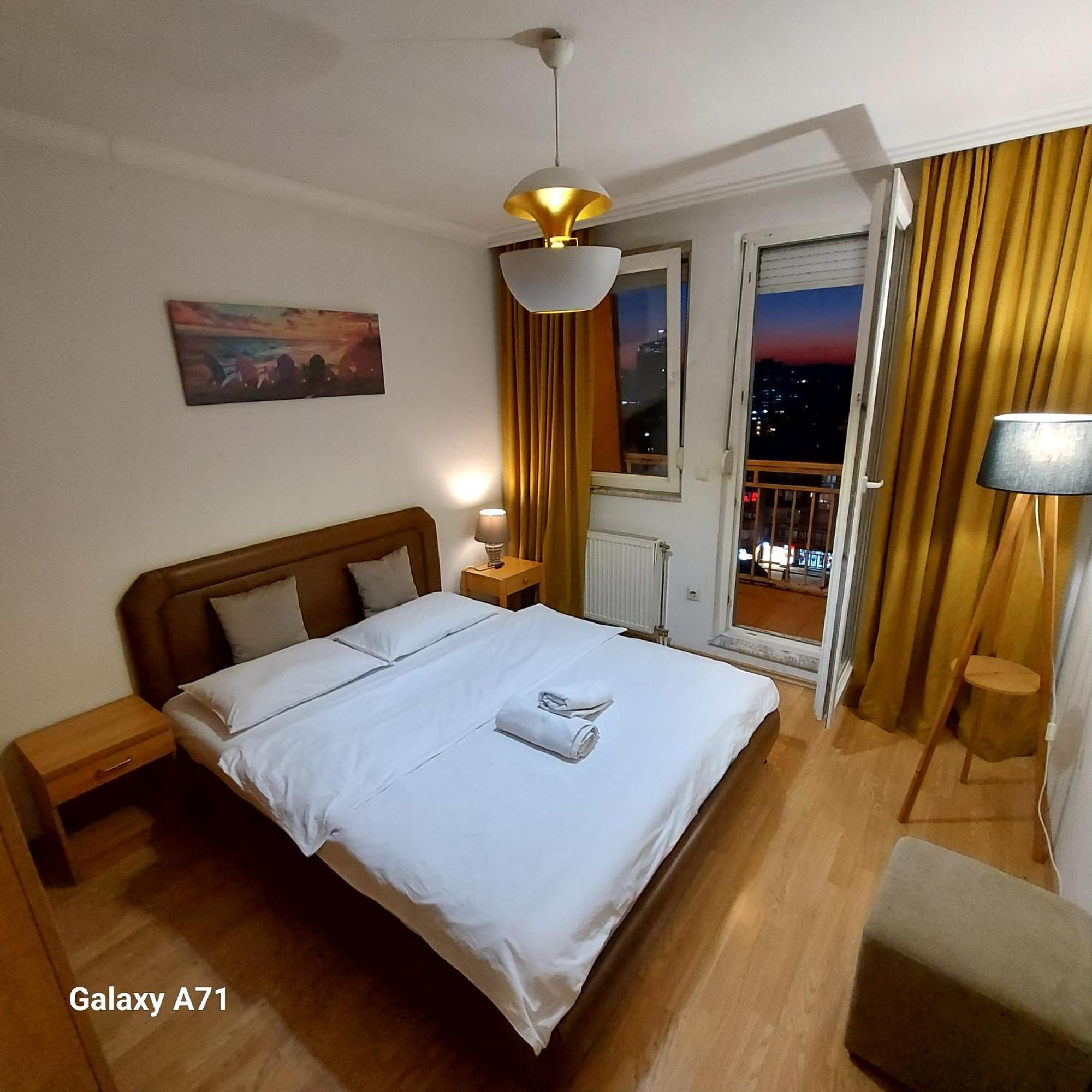 Gorgeous Apartment With City View In The City Center 普里什蒂纳 外观 照片