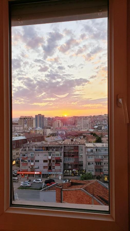 Gorgeous Apartment With City View In The City Center 普里什蒂纳 外观 照片