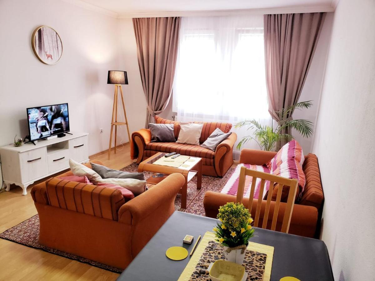 Gorgeous Apartment With City View In The City Center 普里什蒂纳 外观 照片